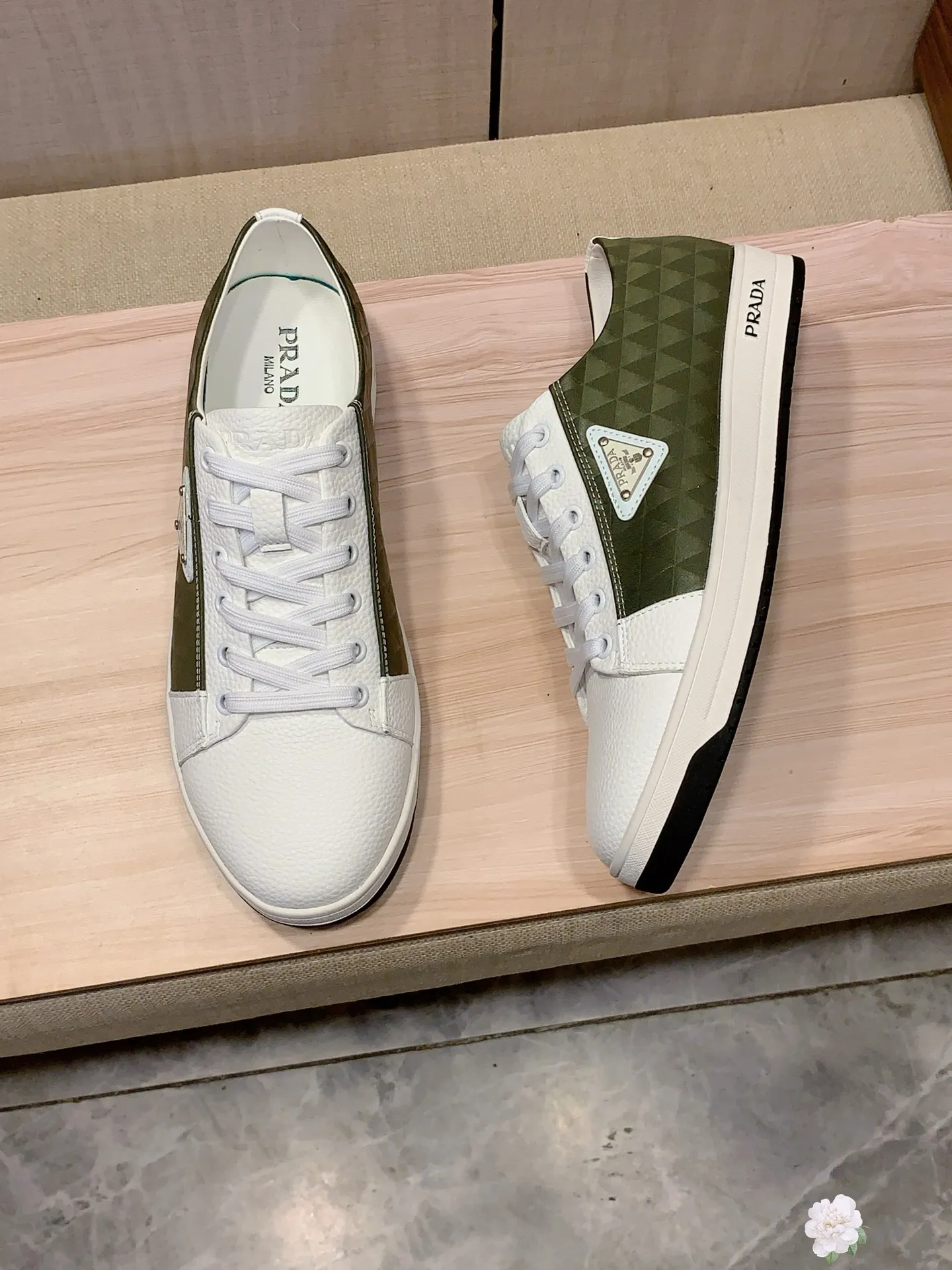 Men's Men's Shoes💰420💰💰🎩🎩[Lightning][Lightning] "PRADA*" The latest and most popular casual shoes, top brand [seduce] luxury~purchase, top~quality. [Strong] The upper is made of imported breathable cowhide with material ➕ breathable sheepskin lining (•) and fine workmanship. The original stylish and stylish soft rubber wear-resistant and non-slip outsole is light and comfortable on the feet. The real thing looks better when photographed in real life. No. 143: Code: 38-44, 45 can be customized, 3️⃣ colors are available